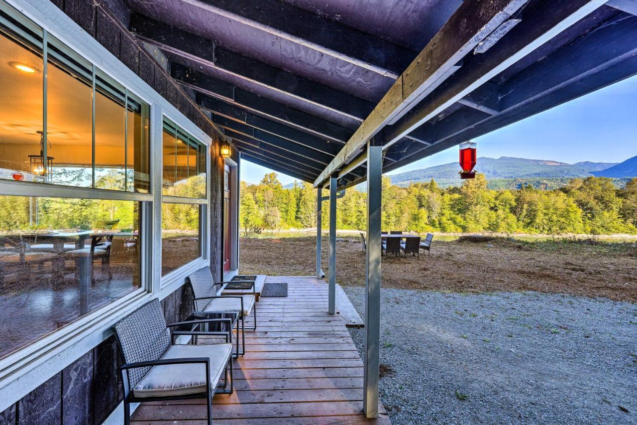 Dreamy Riverside Cabin With Fireplace And Grill Concrete Exterior photo